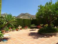 Villa Panorama, in the middle of the patio, view to the mountains, small fountain